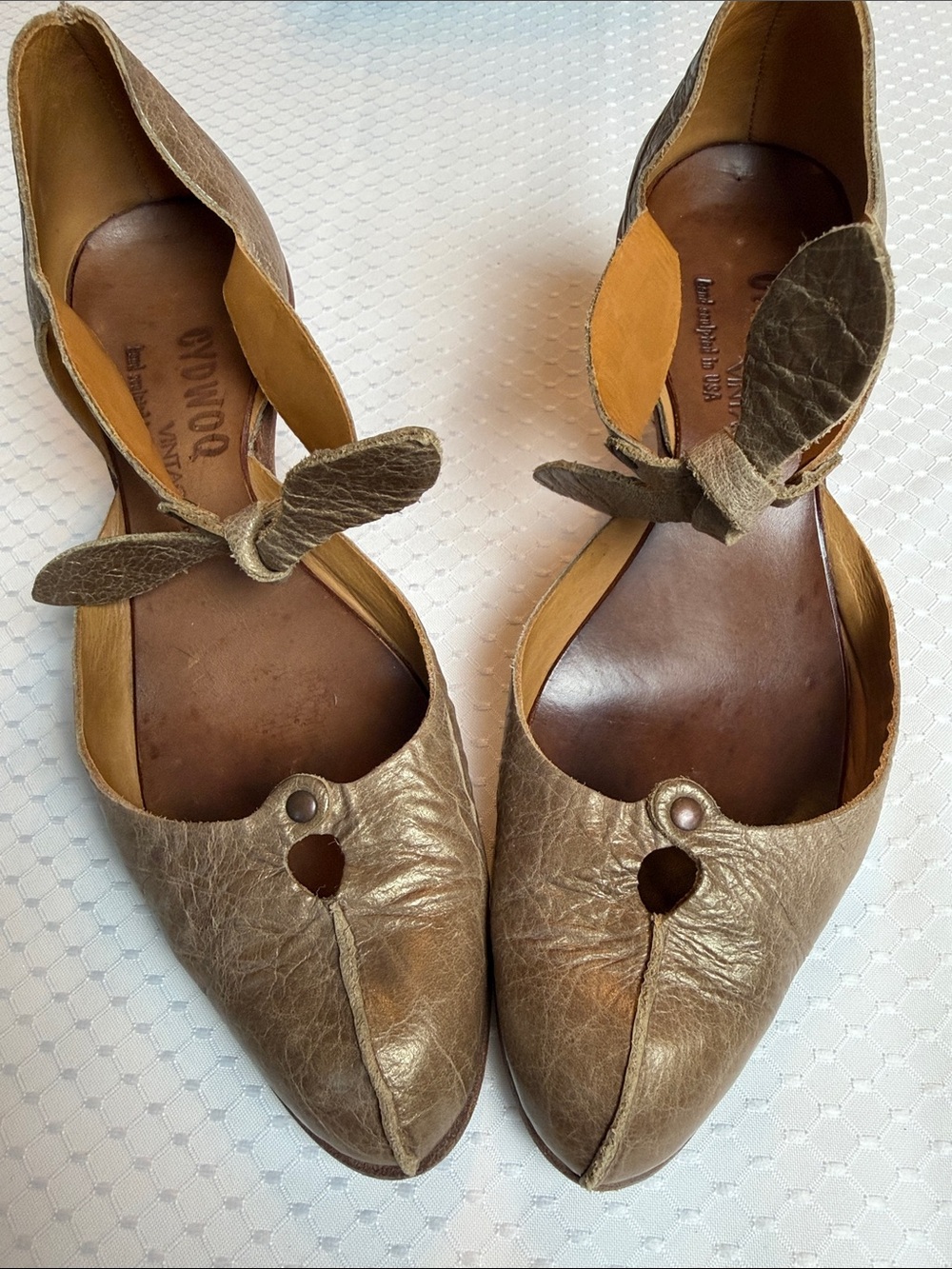 CYDWOQ Women’s Metallic Brown Pointed-Toe Heels with Knot Accent